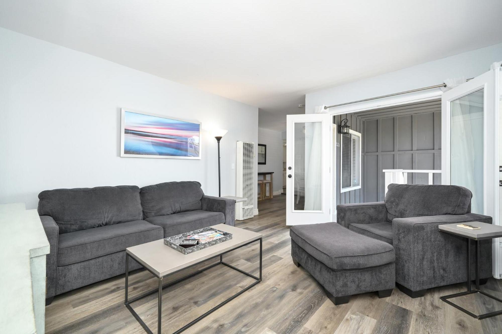 1 Bedroom In The Back Of Our Oceanfront Newport Beach