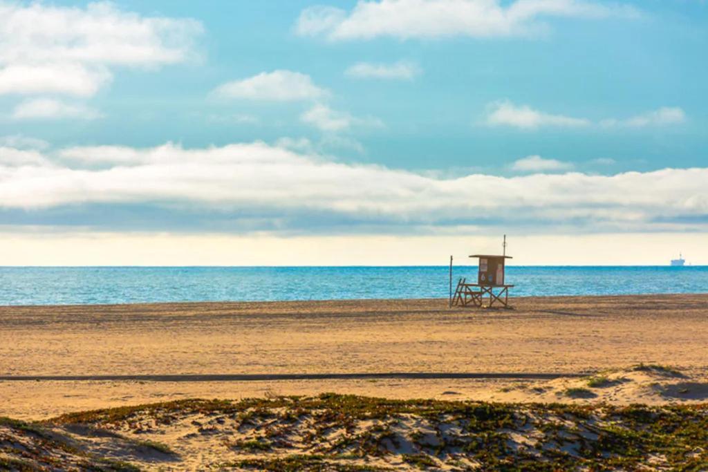 4 Bedroom Across From The And Boardwalk * Newport Beach