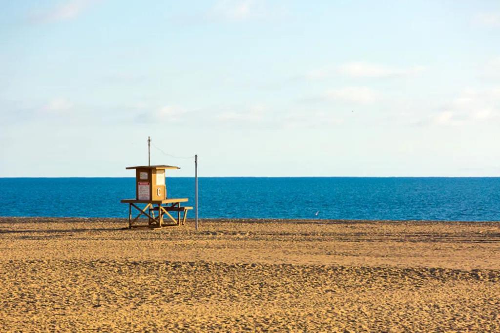 4 Bedroom Across From The And Boardwalk *