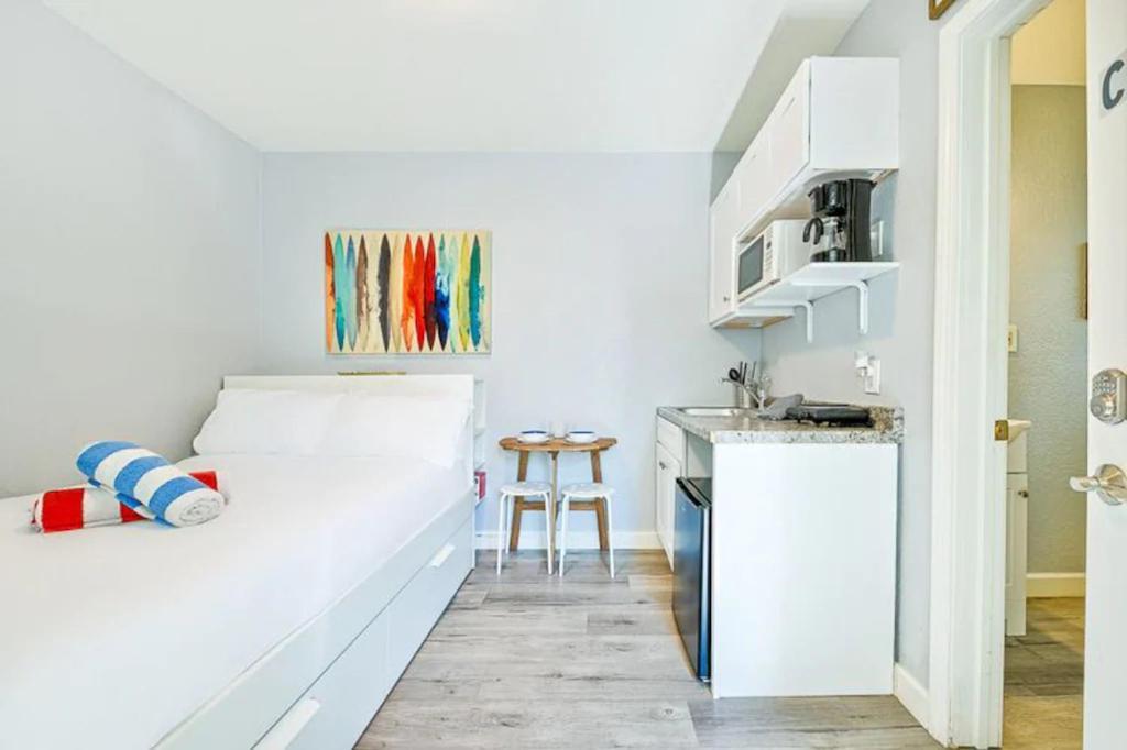 4 Bedroom Across From The And Boardwalk * Newport Beach