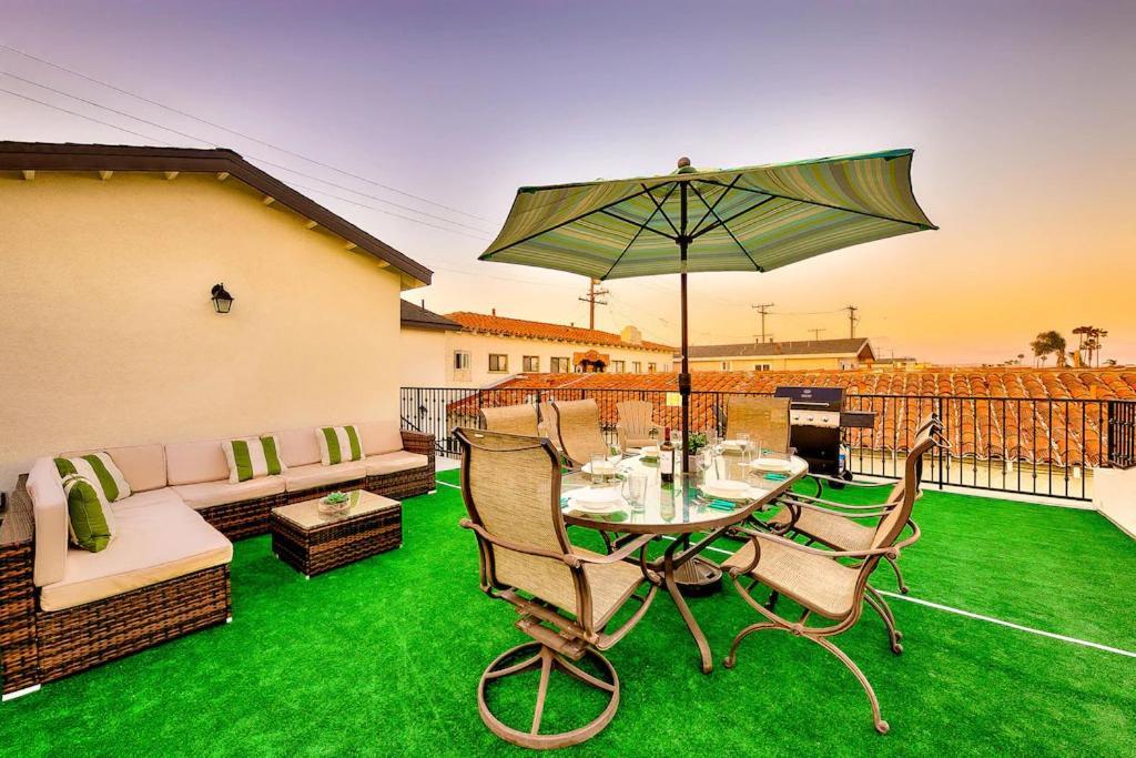 4 Bedroom Across From The And Boardwalk Holiday home Newport Beach