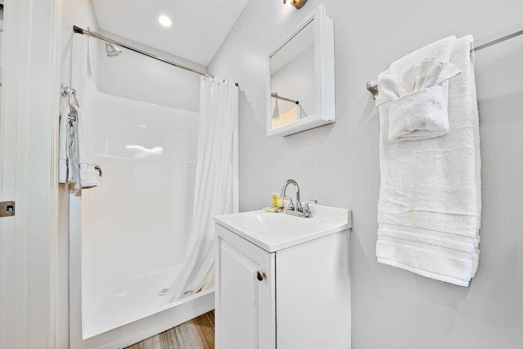 4 Bedroom Across From The And Boardwalk *