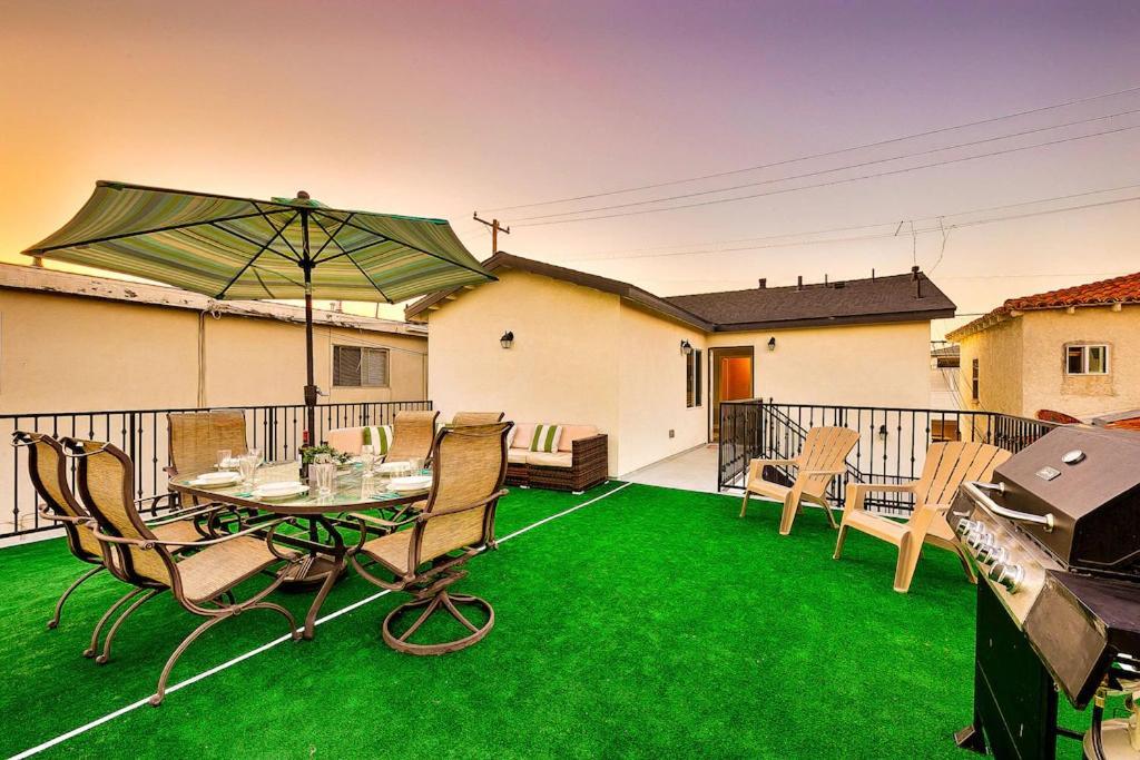 Holiday home 4 Bedroom Across From The And Boardwalk Newport Beach