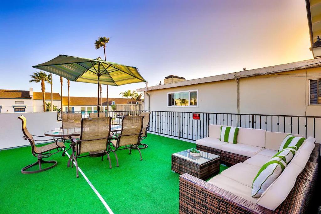 4 Bedroom Across From The And Boardwalk Holiday home