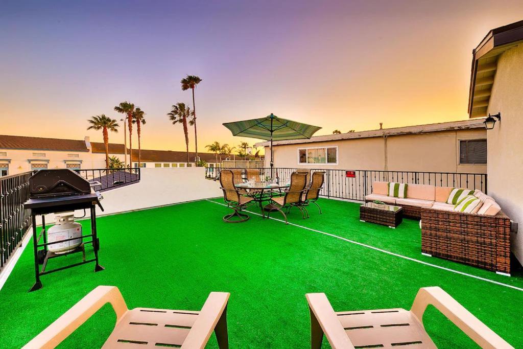 4 Bedroom Across From The And Boardwalk *