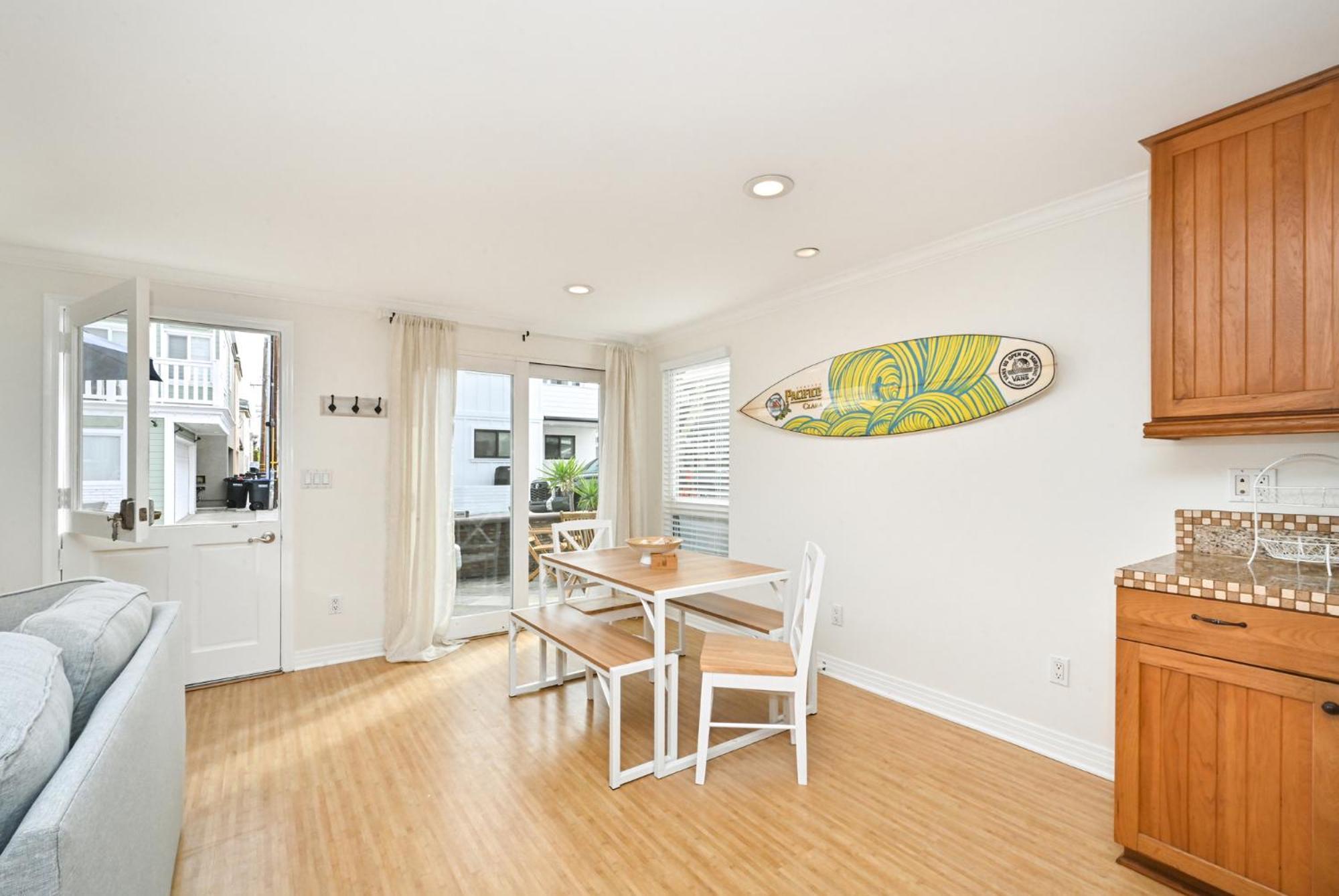 Freshly Renovated House Steps To The Holiday home Newport Beach