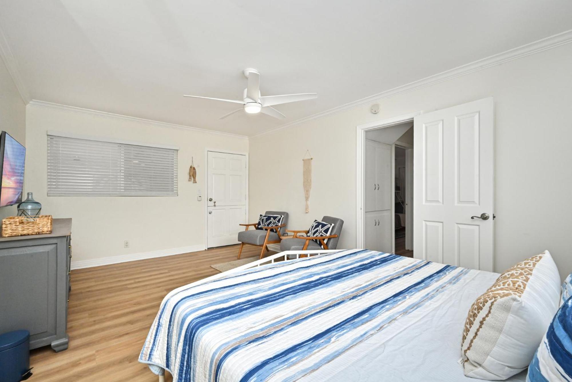 Holiday home Freshly Renovated House Steps To The