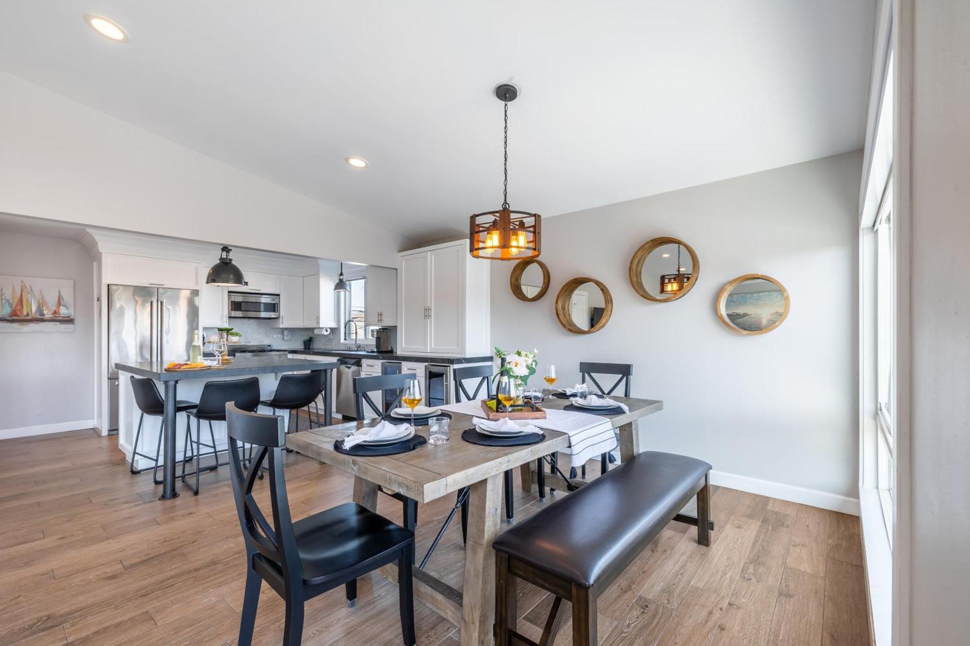 Holiday home Ocean Breeze Buyout By Avantstay Steps To Newport Beach