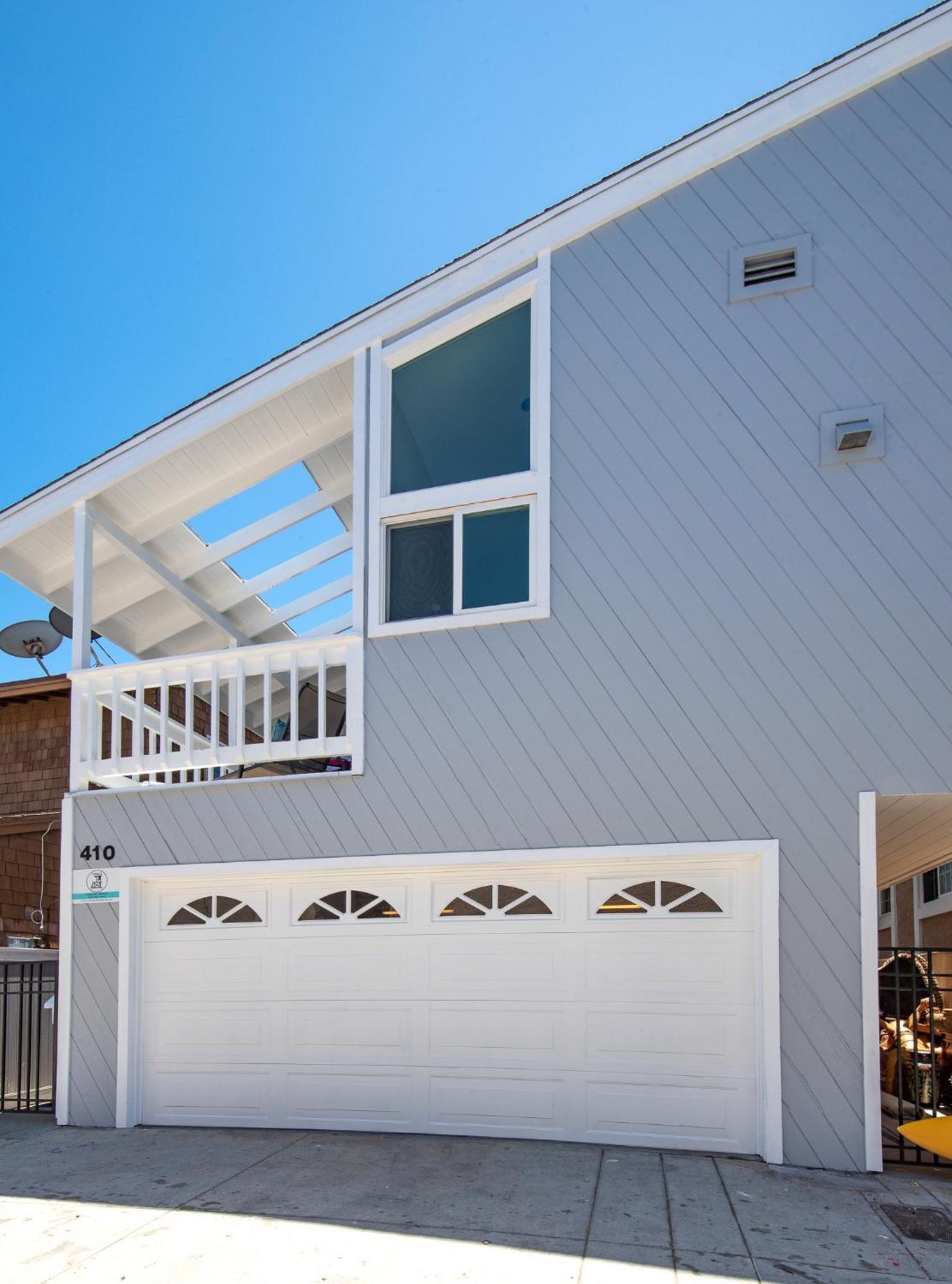 Multi Level Oceanfront With Patio On The Beach, Fire Pit And 2 Car Garage Holiday home Newport Beach