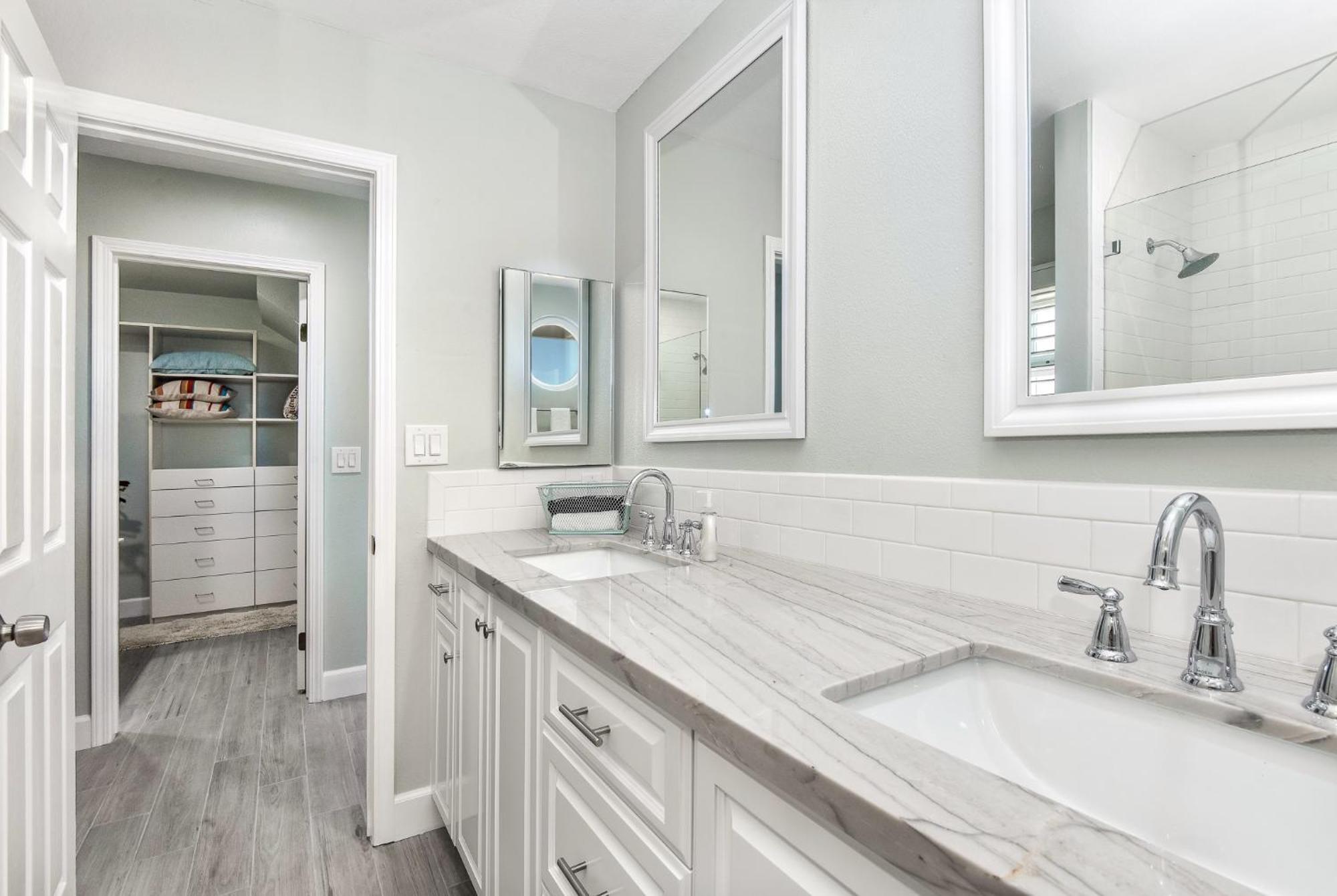 Multi Level Oceanfront With Patio On The Beach, Fire Pit And 2 Car Garage * Newport Beach