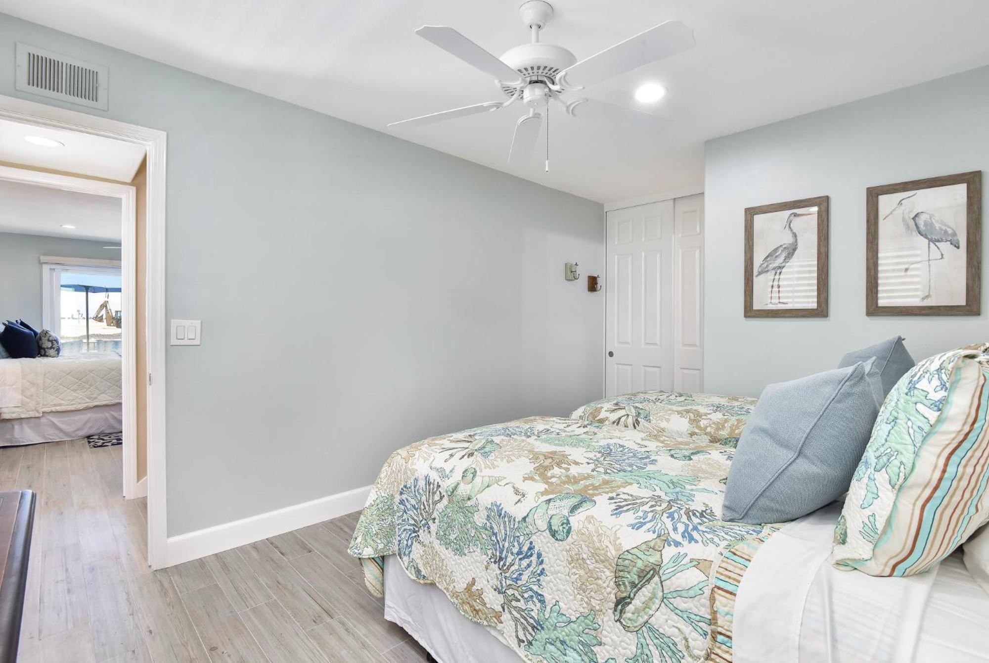 Holiday home Multi Level Oceanfront With Patio On The Beach, Fire Pit And 2 Car Garage *