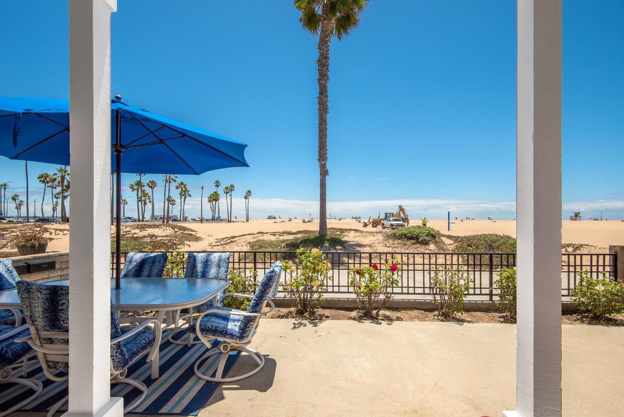 Multi Level Oceanfront With Patio On The Beach, Fire Pit And 2 Car Garage Holiday home *