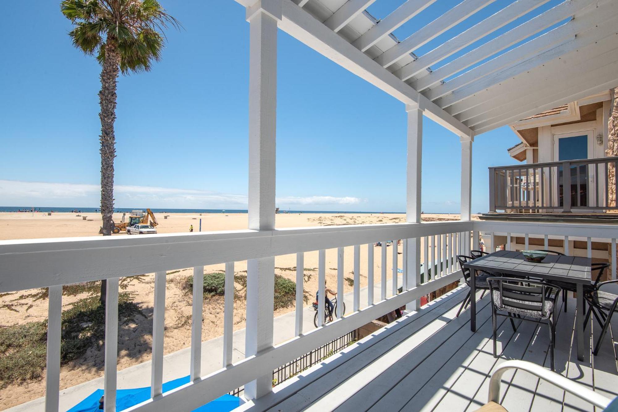 Holiday home Multi Level Oceanfront With Patio On The Beach, Fire Pit And 2 Car Garage Newport Beach