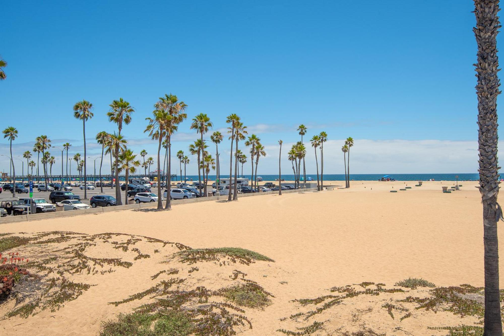 Multi Level Oceanfront With Patio On The Beach, Fire Pit And 2 Car Garage *