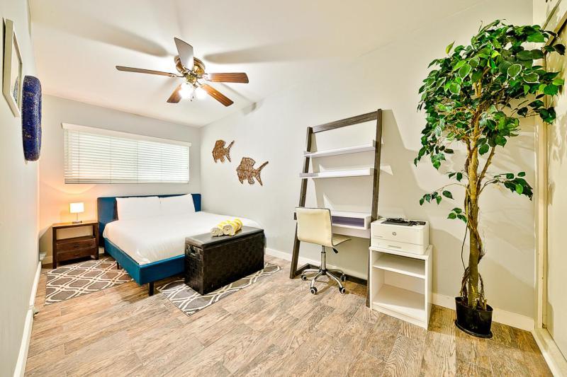 6 Bedroom With Rooftop Deck Between The Bay & The * Newport Beach
