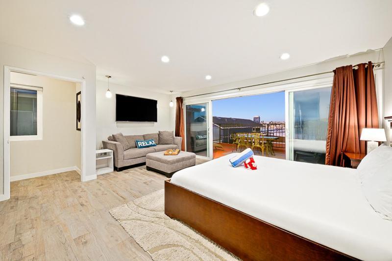 6 Bedroom With Rooftop Deck Between The Bay & The
