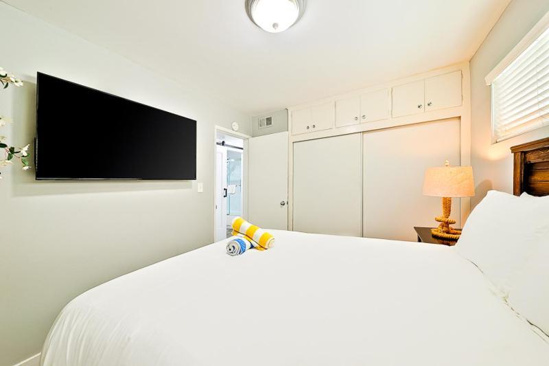 Holiday home 6 Bedroom With Rooftop Deck Between The Bay & The *