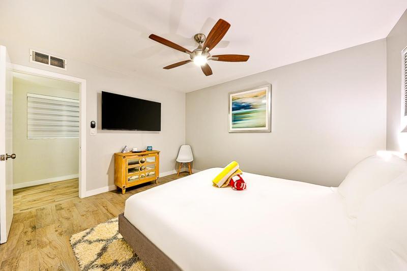 6 Bedroom With Rooftop Deck Between The Bay & The Newport Beach