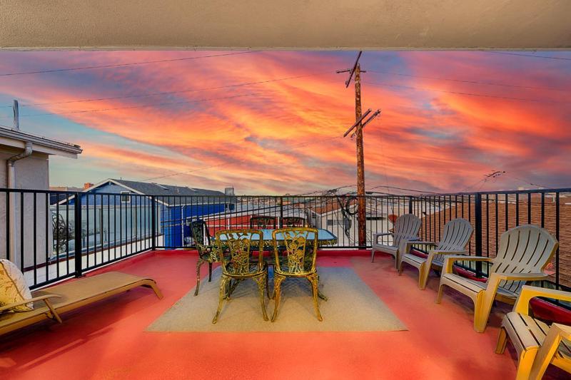 6 Bedroom With Rooftop Deck Between The Bay & The Newport Beach