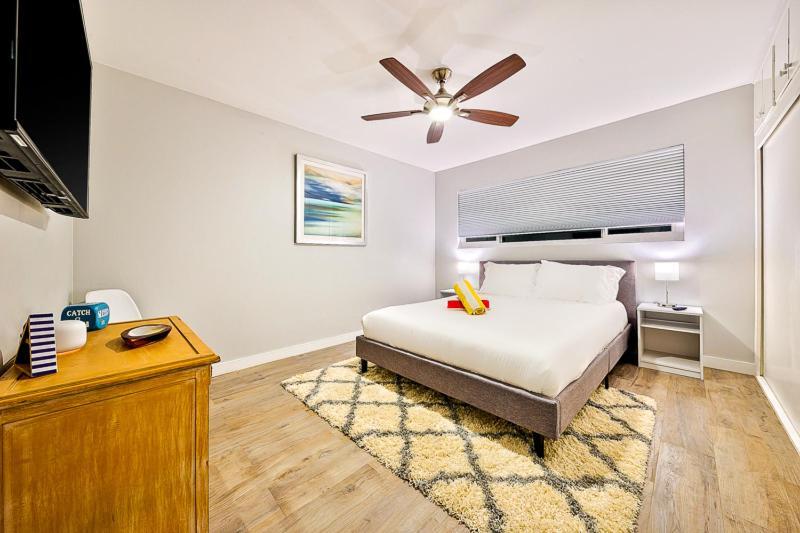 6 Bedroom With Rooftop Deck Between The Bay & The Holiday home *