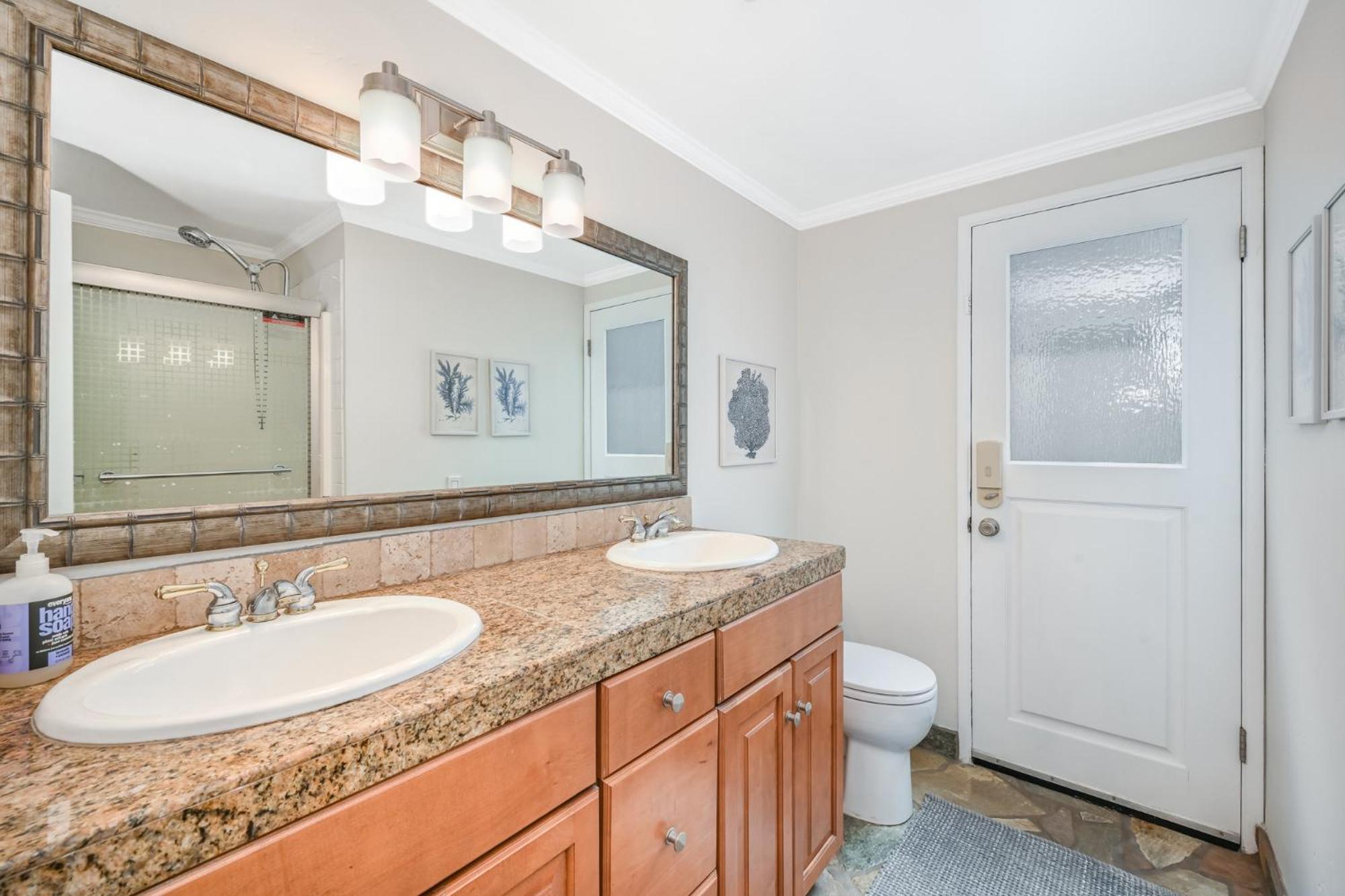 Three Bedroom On 36th With Indoor Outdoor Living Newport Beach