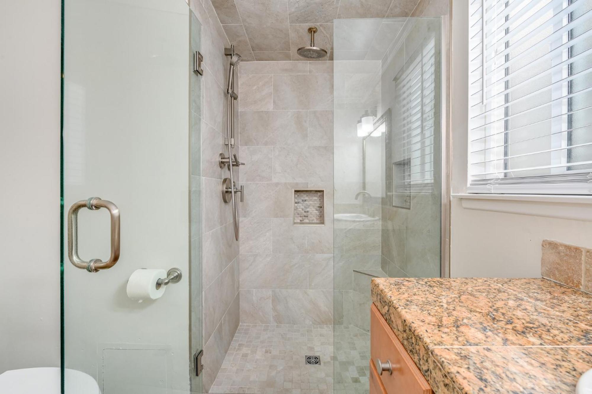 Three Bedroom On 36th With Indoor Outdoor Living * Newport Beach