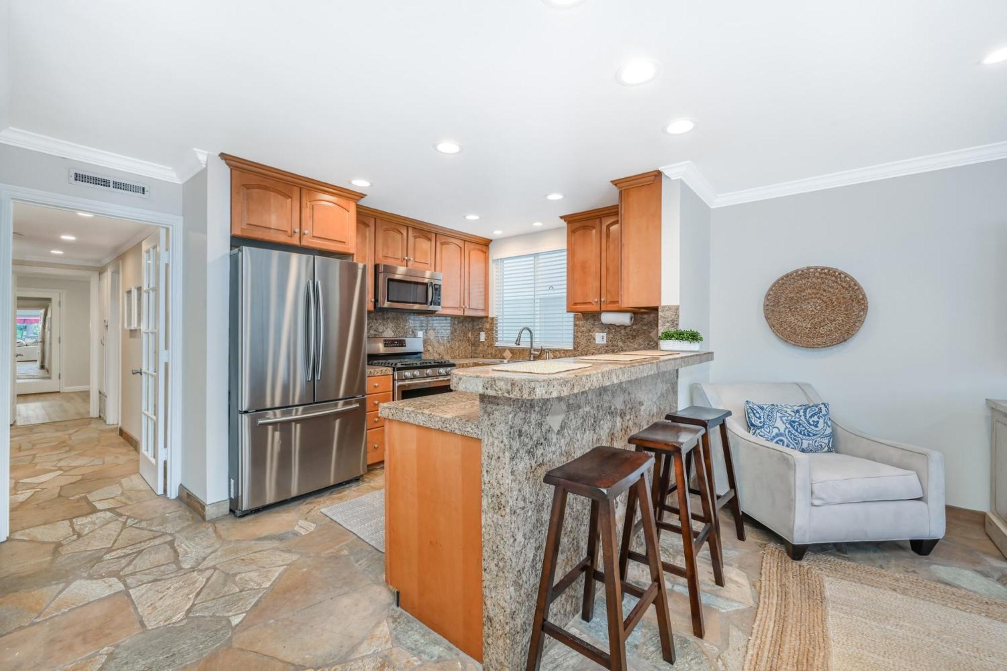 Three Bedroom On 36th With Indoor Outdoor Living * Newport Beach