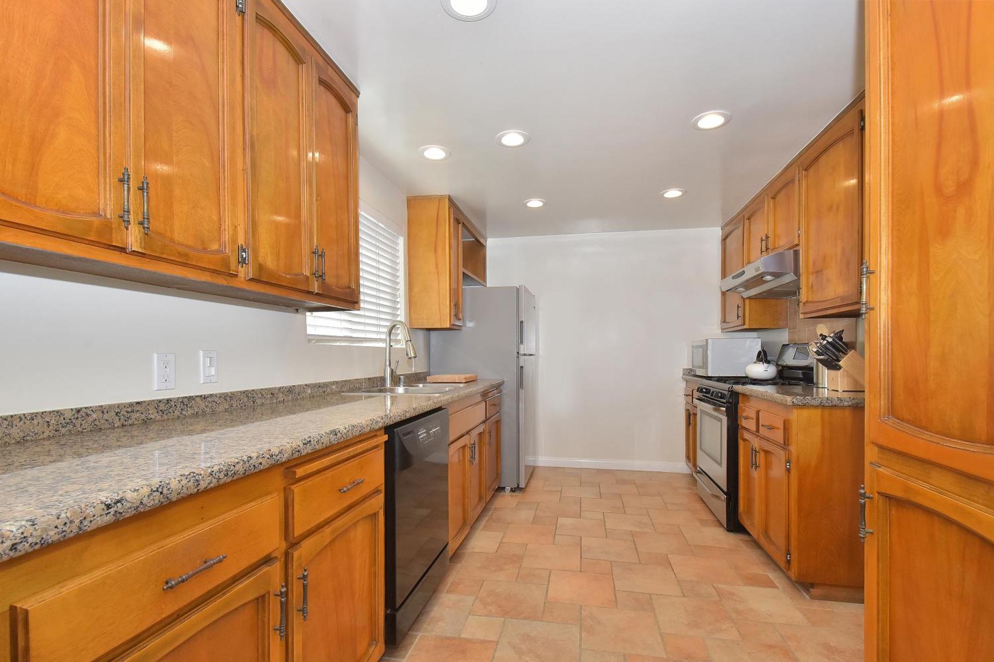 925 W Bay Ave Newport Beach