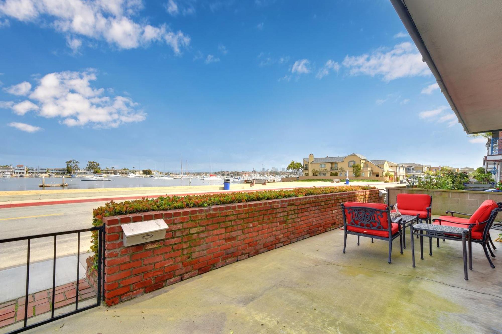 925 W Bay Ave Holiday home *