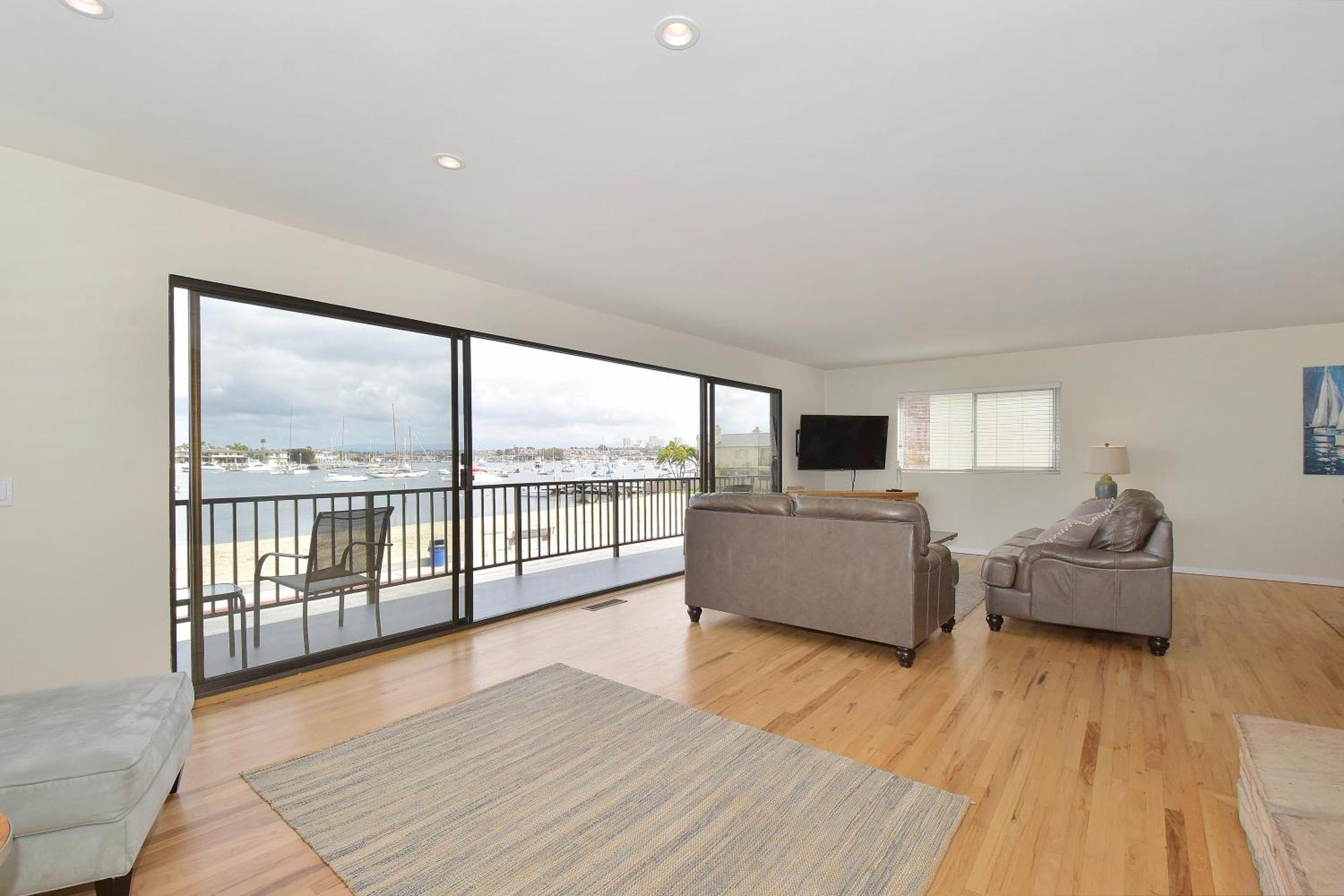 Holiday home 925 W Bay Ave Newport Beach