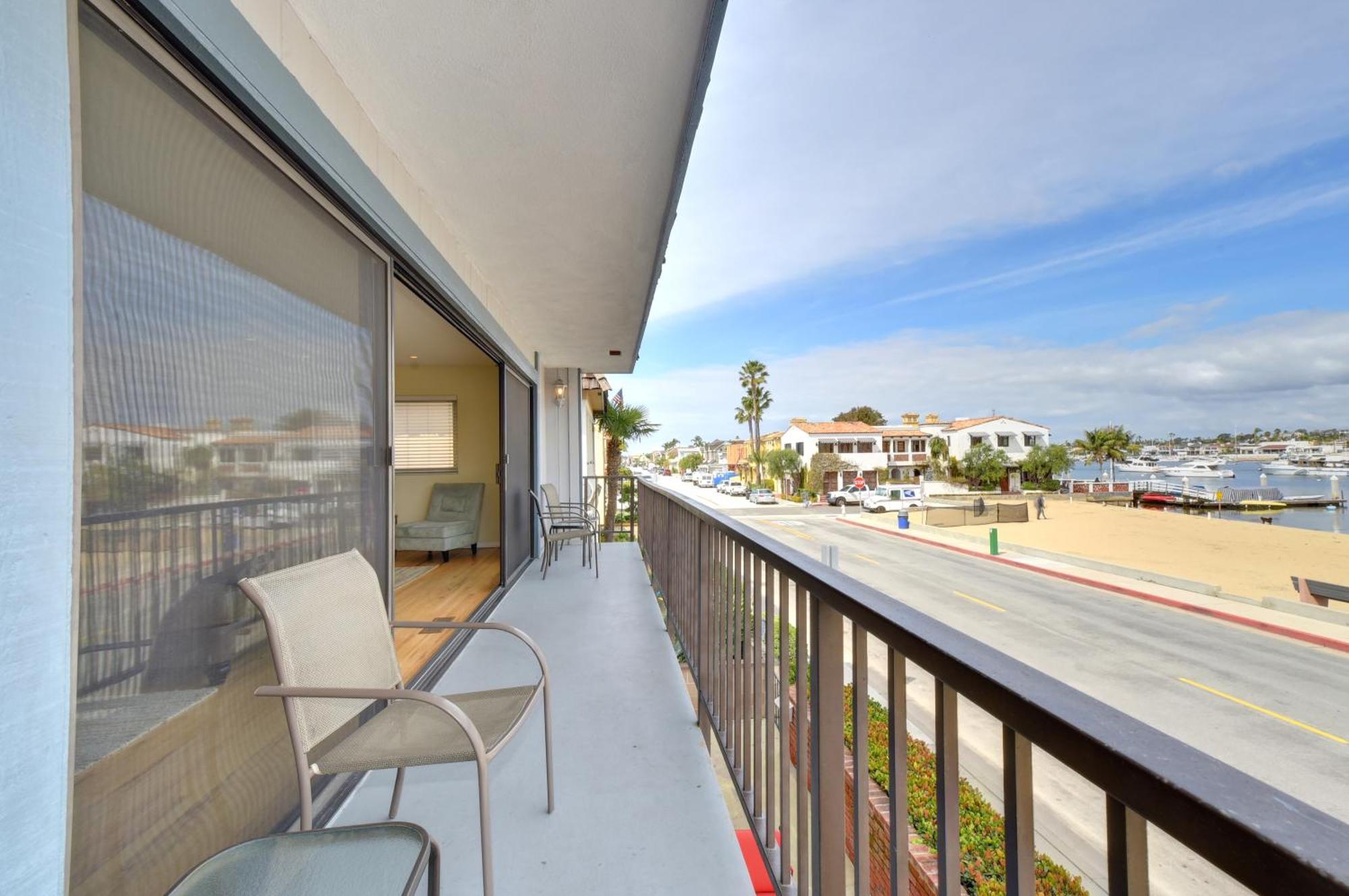 925 W Bay Ave *