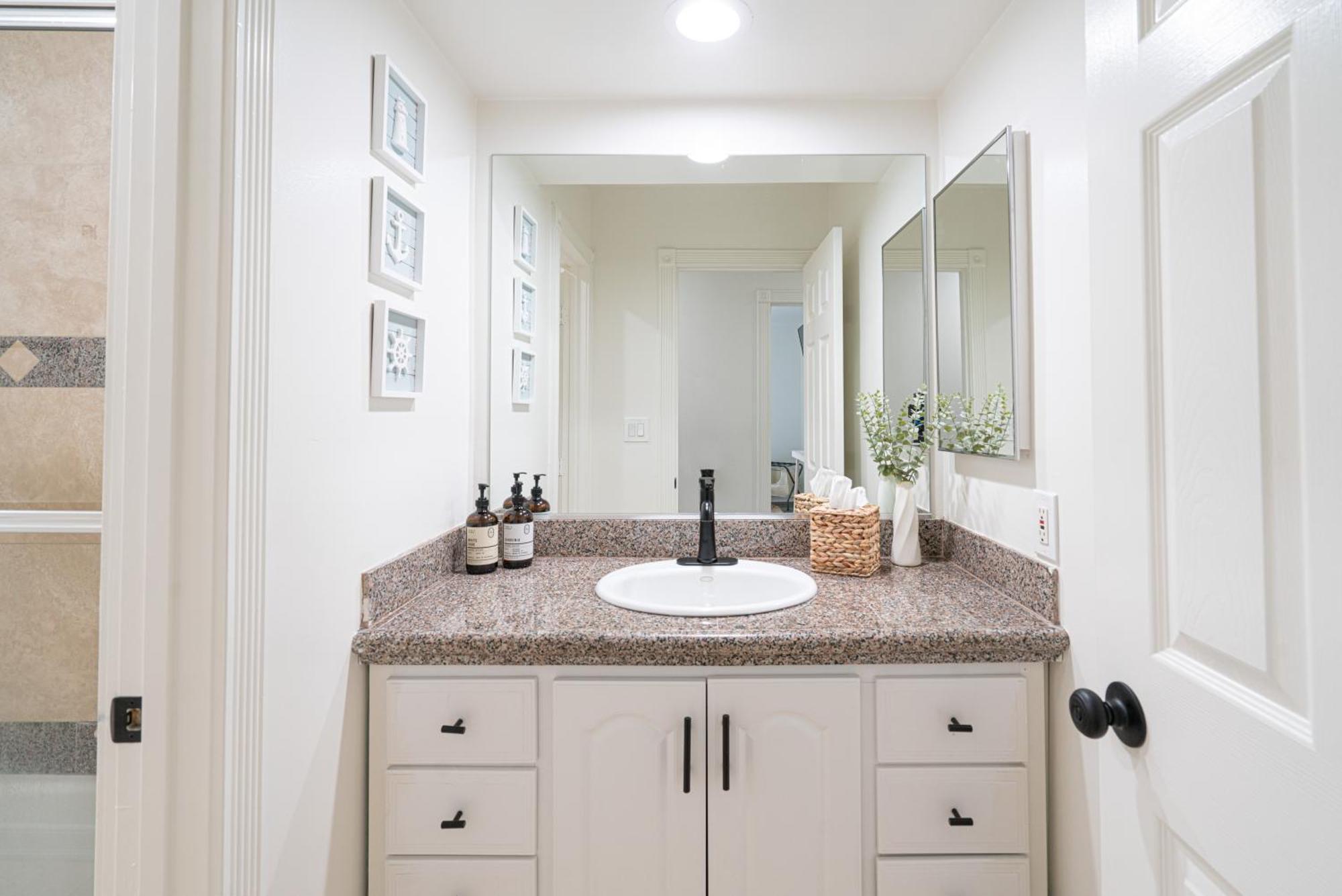 4821 River Ave * Newport Beach