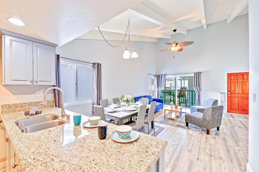 Holiday home Balboa Peninsula Hidden Gem With Private Balcony & Stunning Views *
