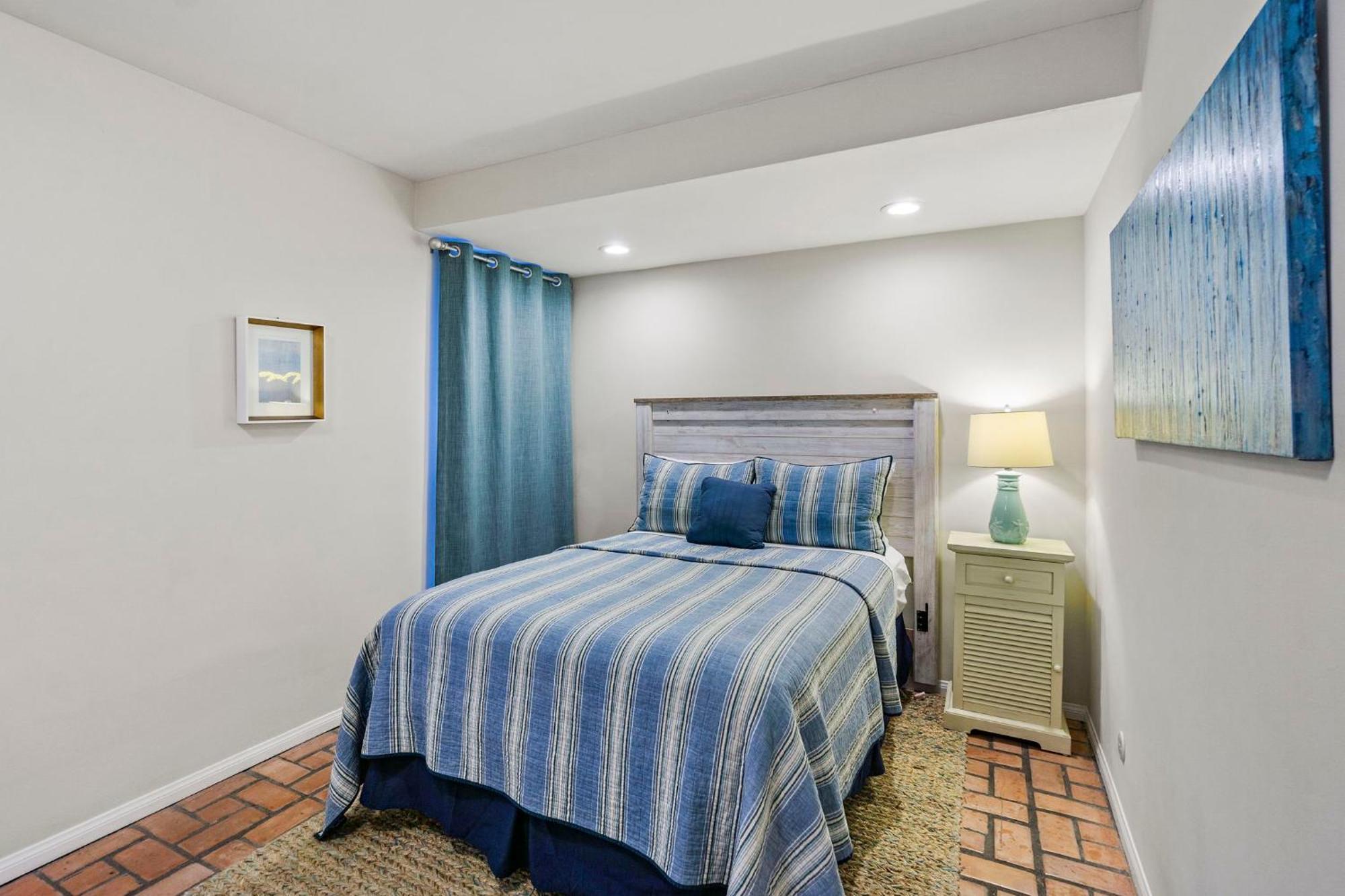 925 W Bay Ave Holiday home *
