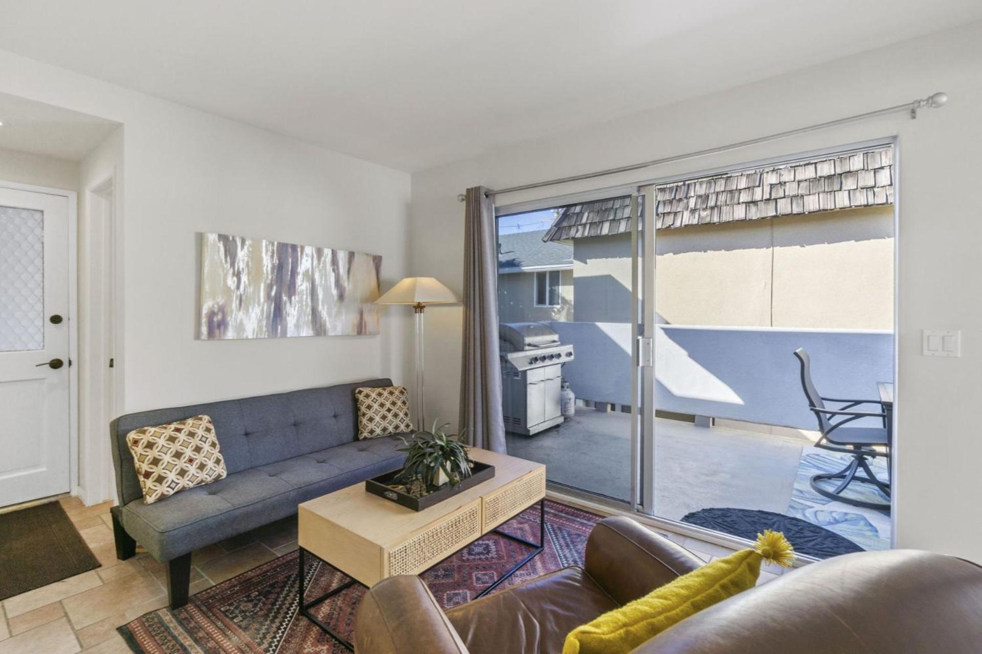 925 W Bay Ave * Newport Beach