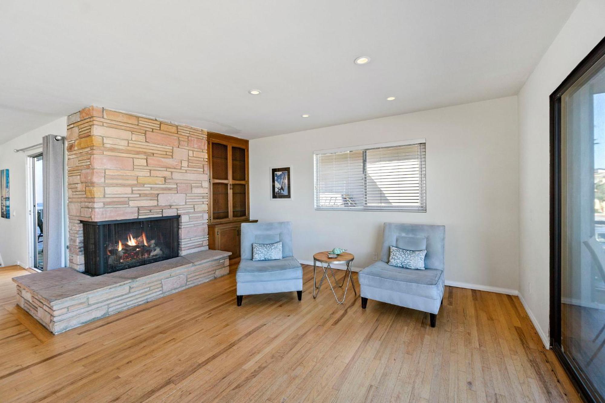 925 W Bay Ave * Newport Beach