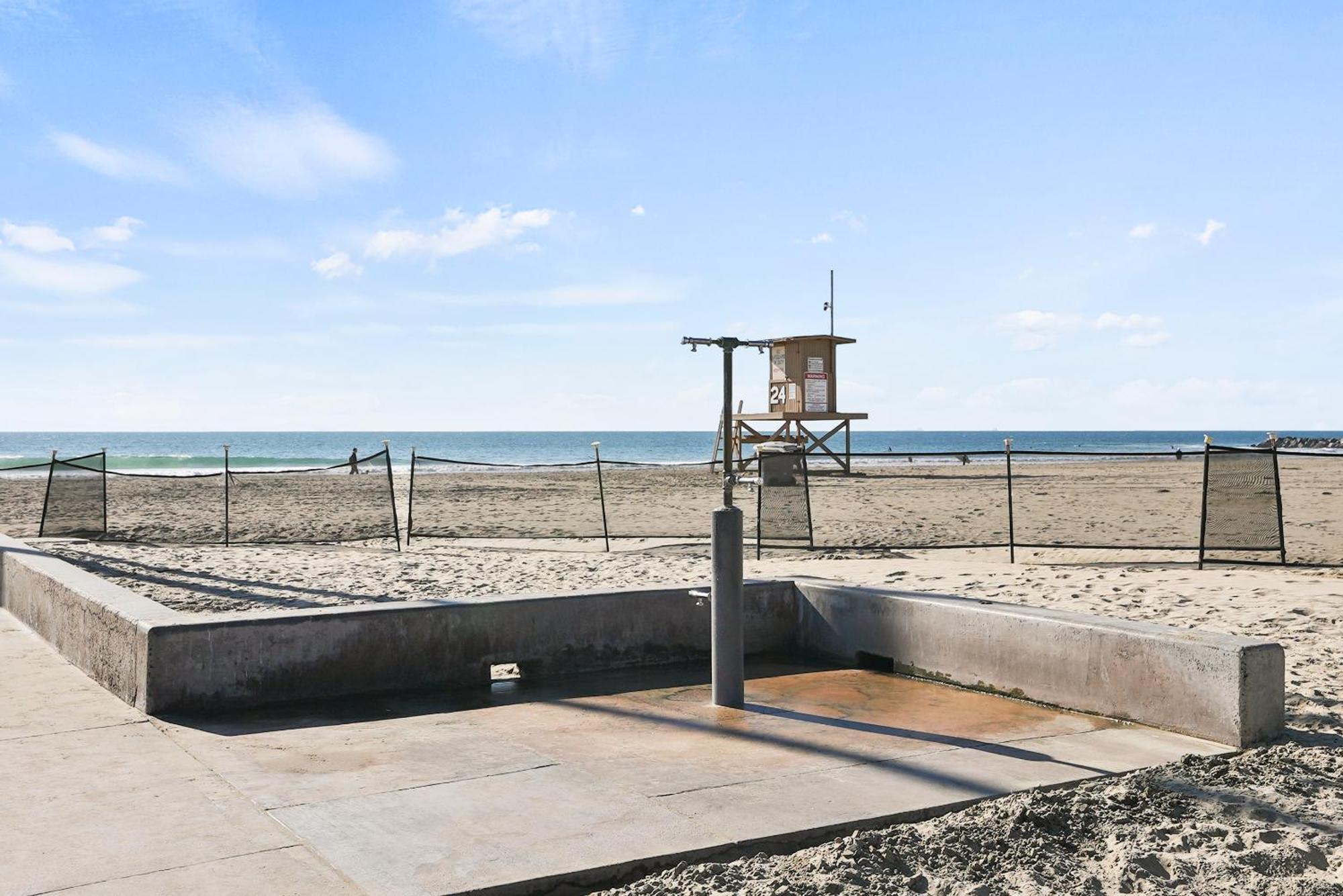 Beachfront Getaway With Ocean Views And Private Patio Newport Beach