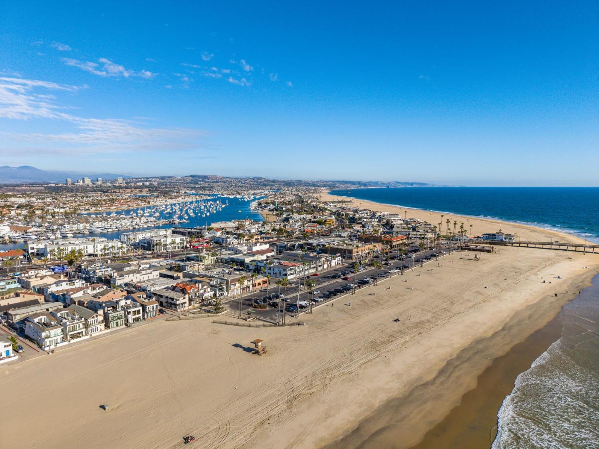 Beachfront Getaway With Ocean Views And Private Patio *