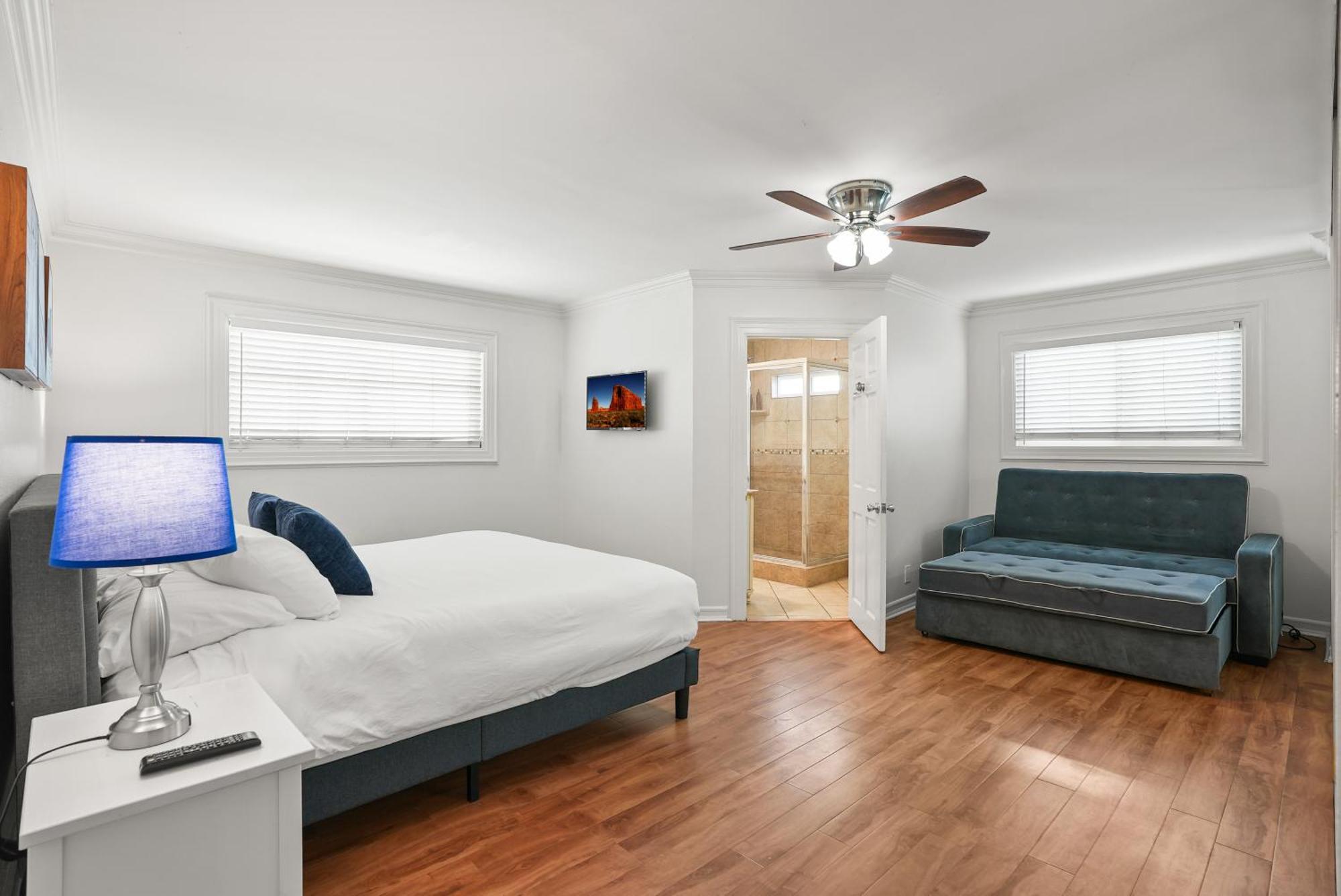 Holiday home Beachfront Getaway With Ocean Views And Private Patio *