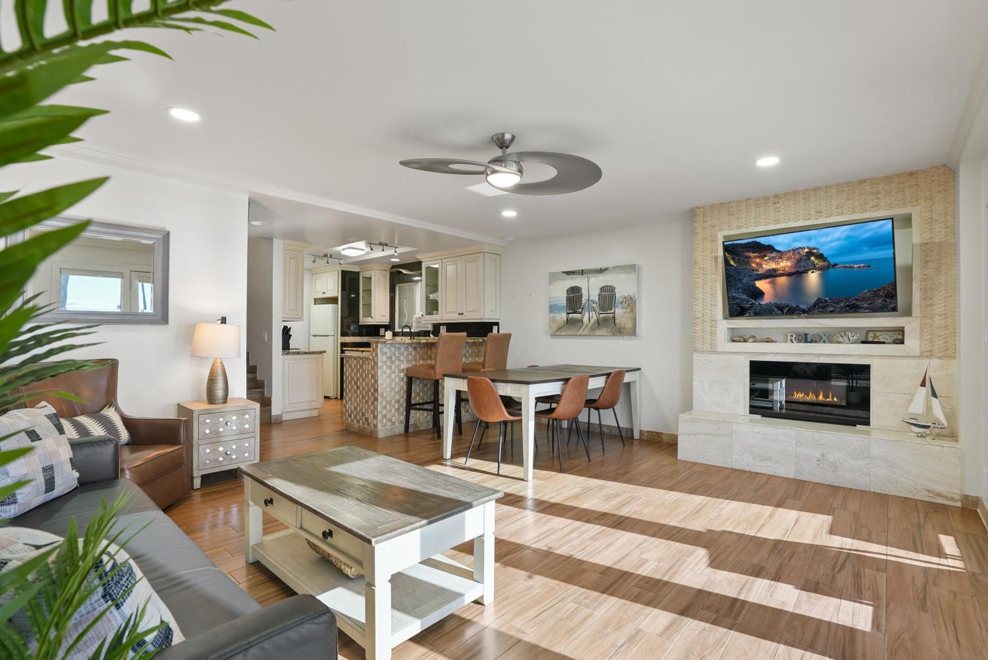 Beachfront Getaway With Ocean Views And Private Patio Holiday home Newport Beach
