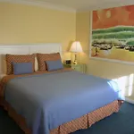Bay Shores Peninsula Hotel