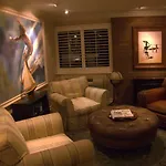 Bay Shores Peninsula Hotel