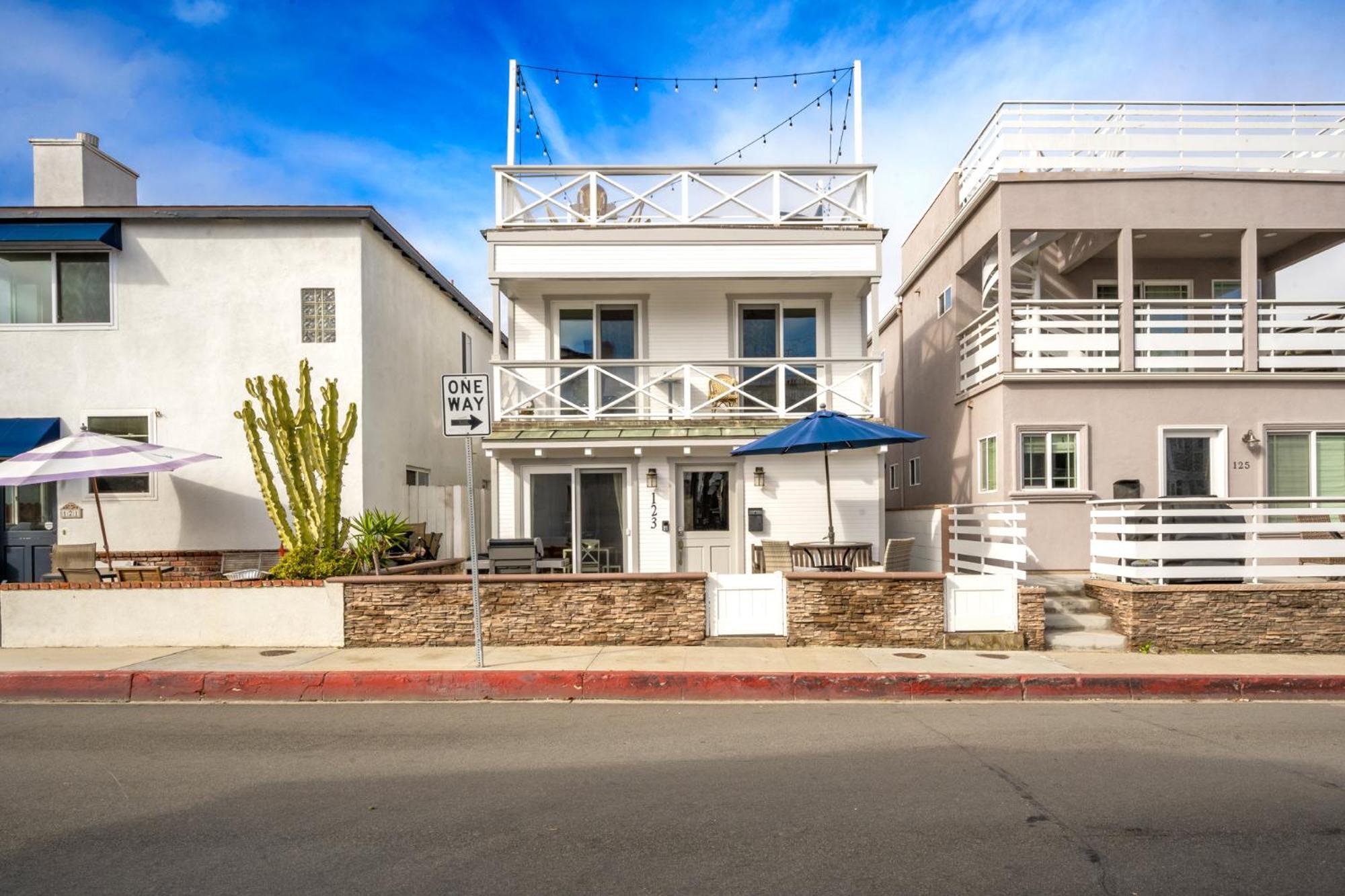 Holiday home Freshly Renovated House Steps To The