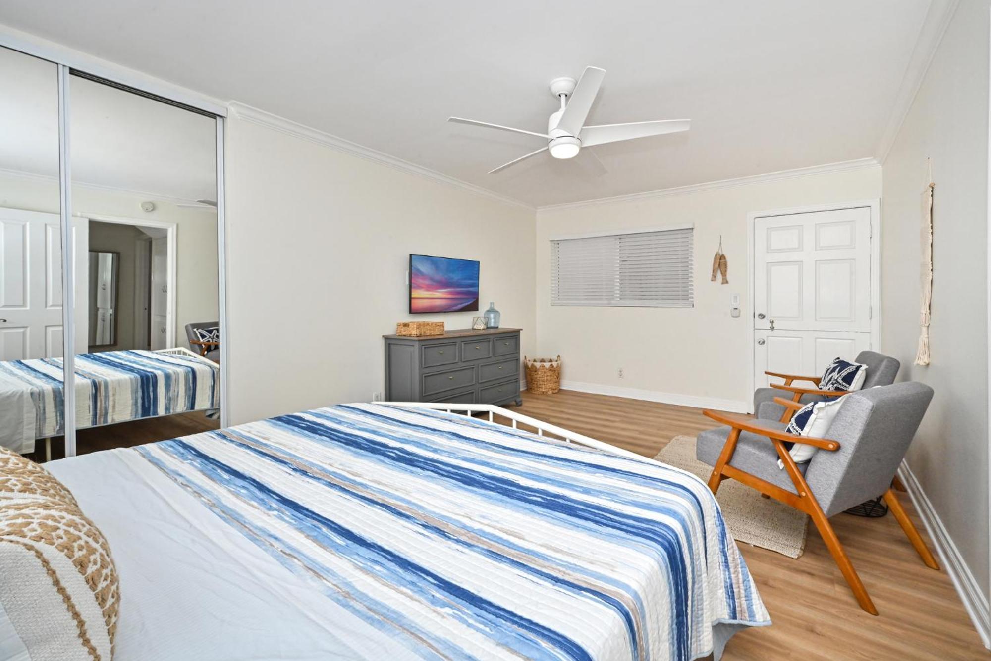 Holiday home Freshly Renovated House Steps To The