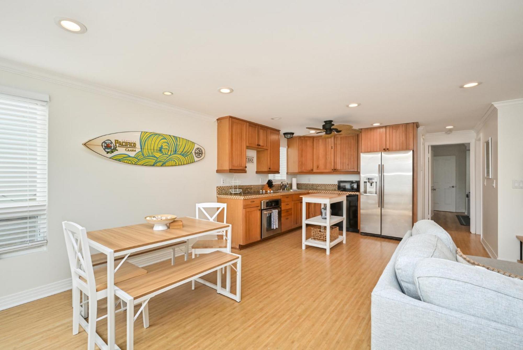 Freshly Renovated House Steps To The Newport Beach
