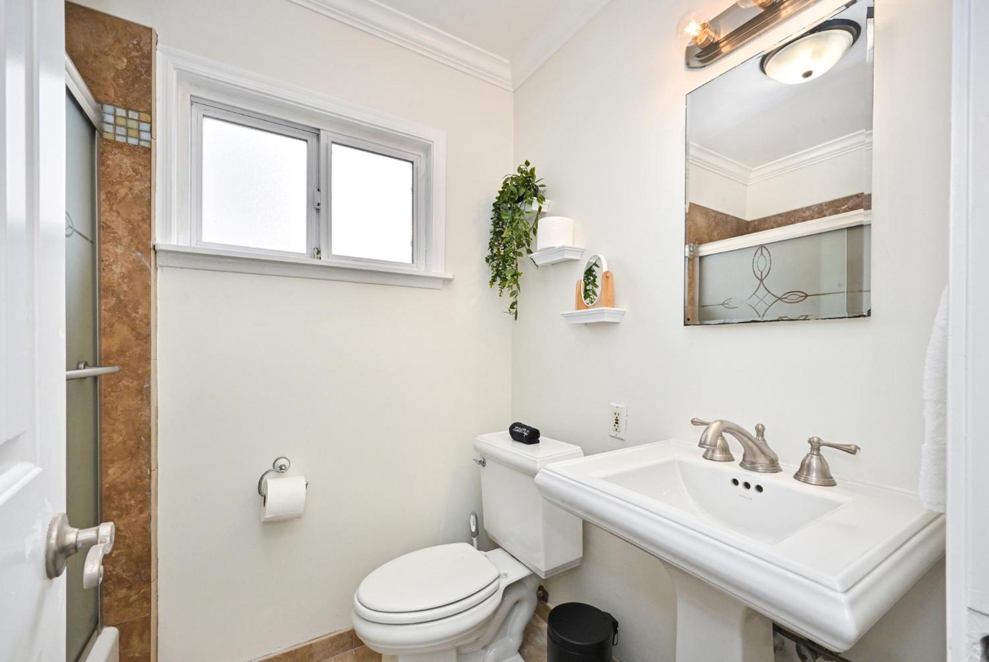 Freshly Renovated House Steps To The