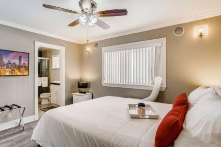 Awesome 3br 2bth 1 Block To C2