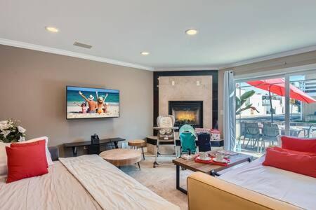 Awesome 3br 2bth 1 Block To C2 Holiday home *