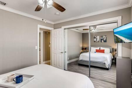 Awesome 3br 2bth 1 Block To C2 *