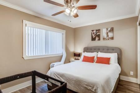 Holiday home Awesome 3br 2bth 1 Block To C2 Newport Beach